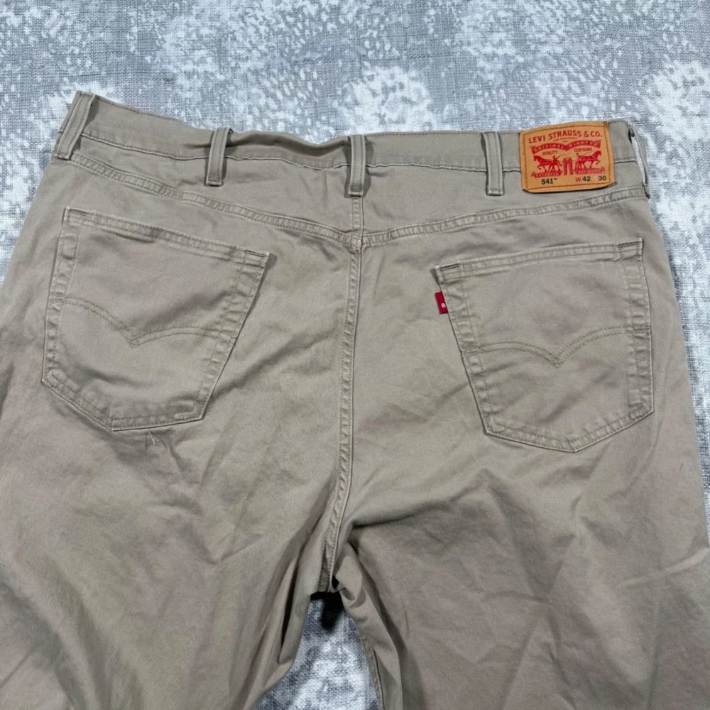 Levis 541 Athletic Taper Pants Mens 42x30 Khaki Tan Twill Chino Casual